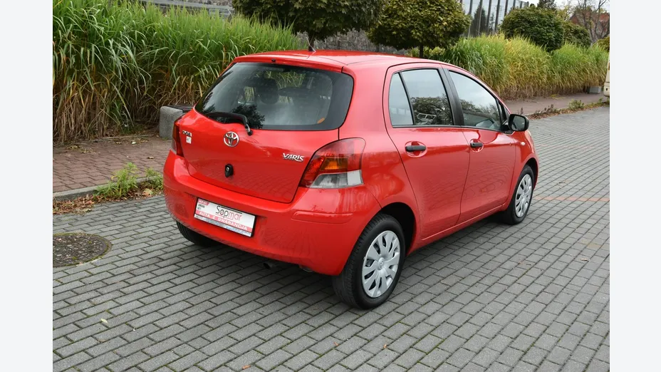 TOYOTA Yaris -