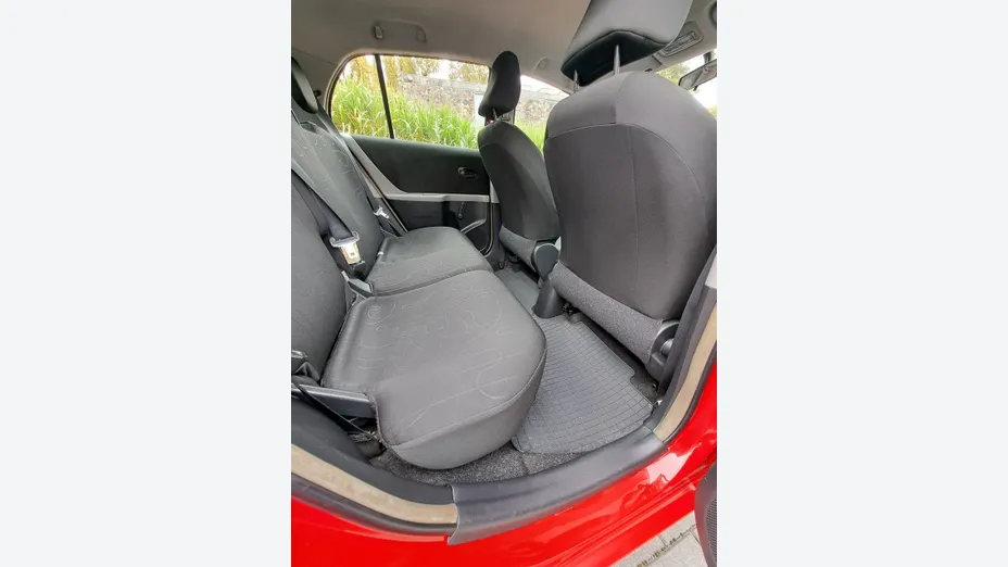 TOYOTA Yaris -