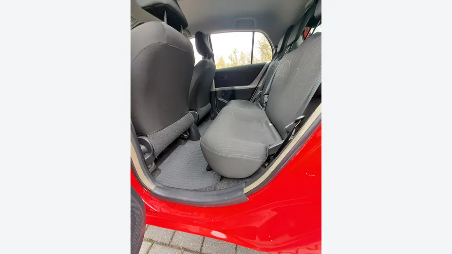 TOYOTA Yaris -