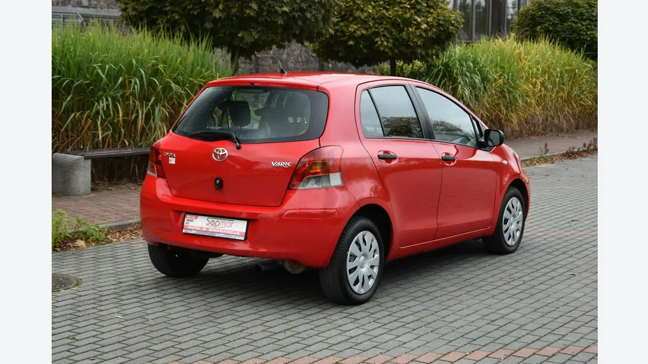 TOYOTA Yaris -