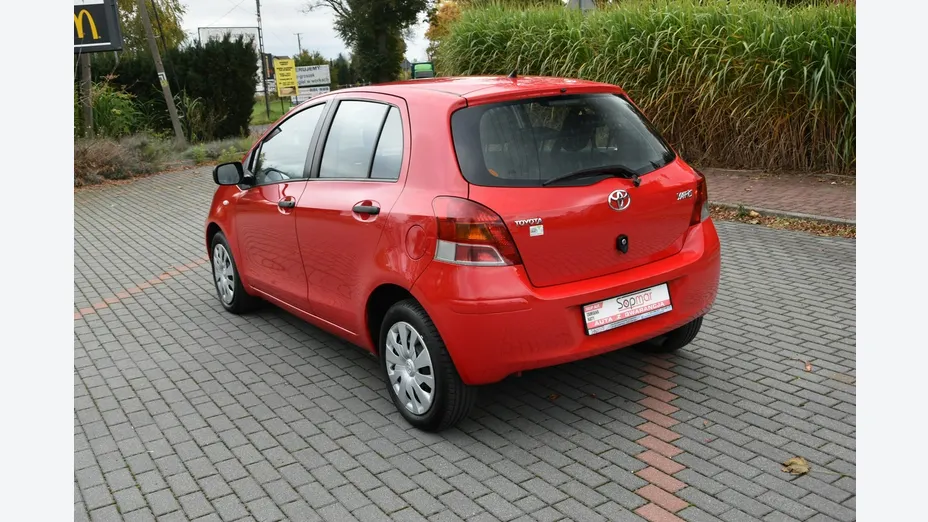 TOYOTA Yaris -