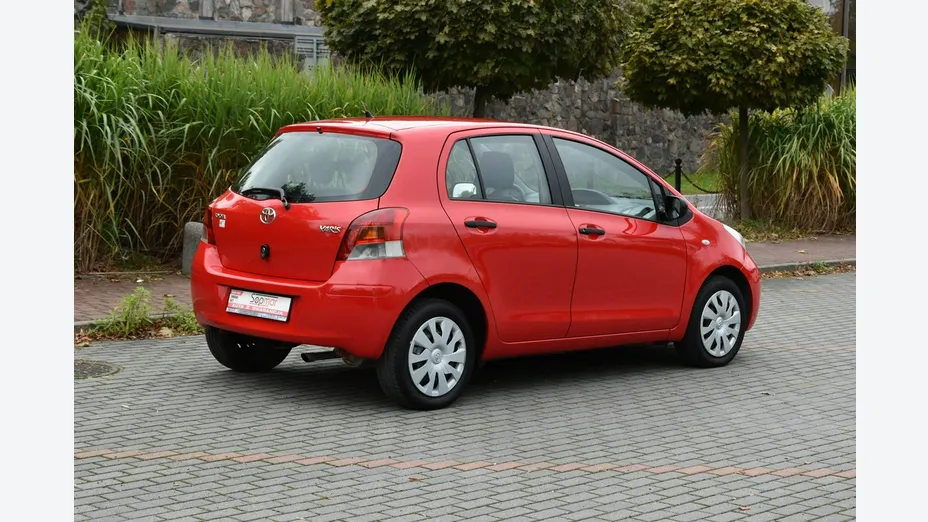 TOYOTA Yaris -
