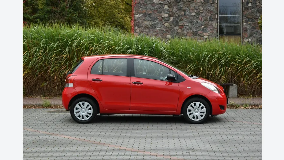 TOYOTA Yaris -