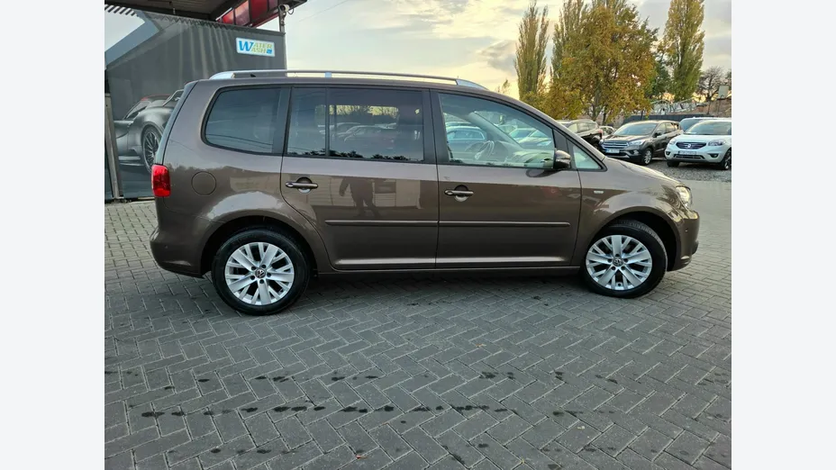 VOLKSWAGEN Touran -