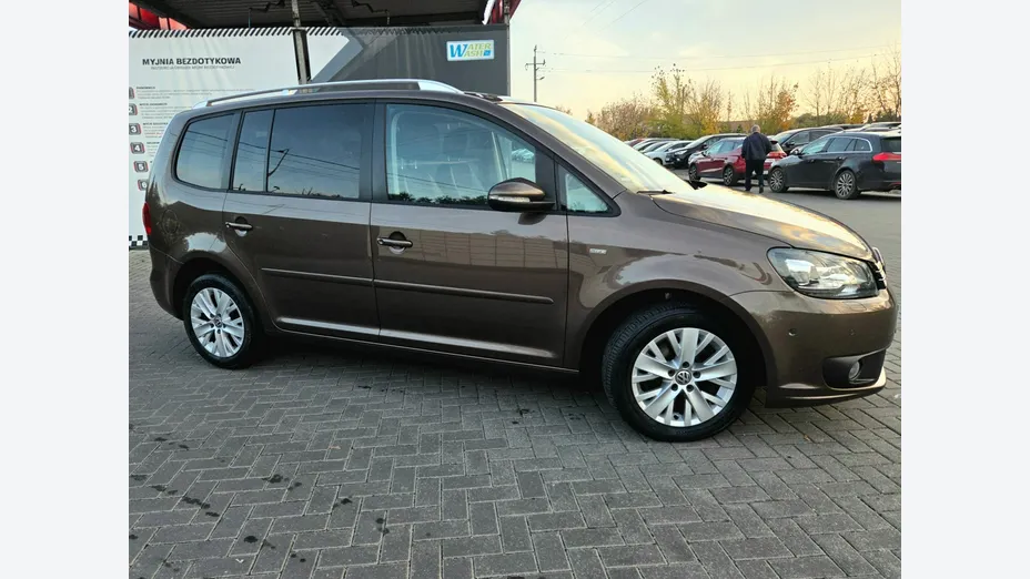VOLKSWAGEN Touran -