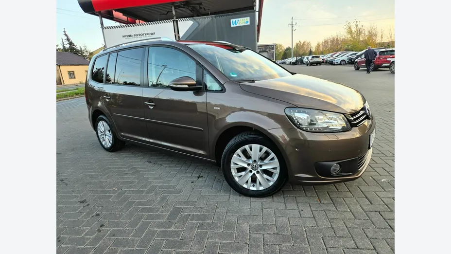 VOLKSWAGEN Touran -