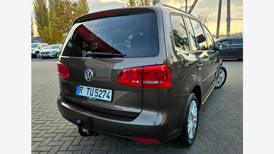 VOLKSWAGEN Touran -