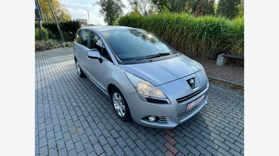 PEUGEOT 5008 -