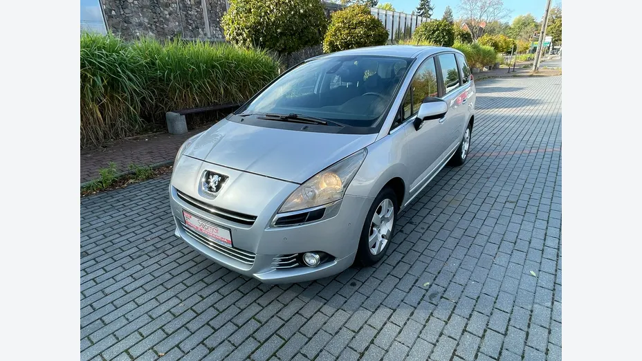 PEUGEOT 5008 -
