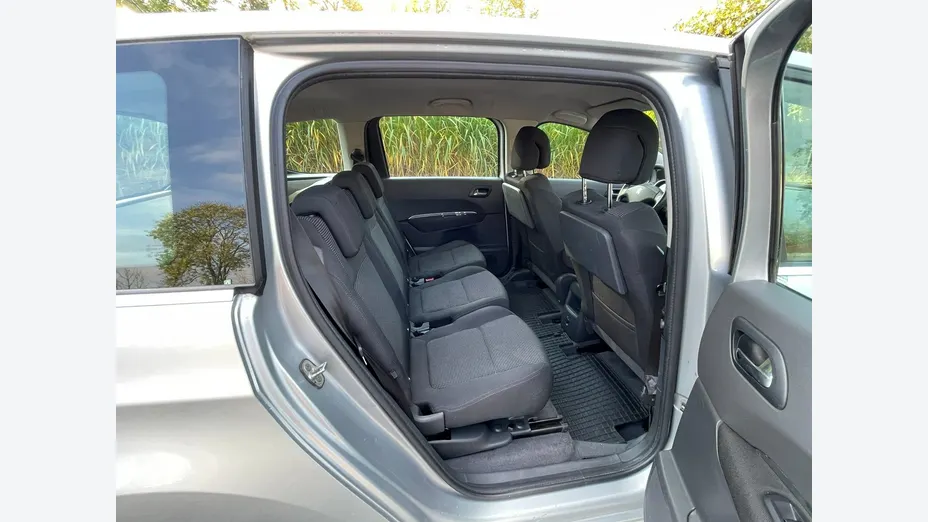 PEUGEOT 5008 -