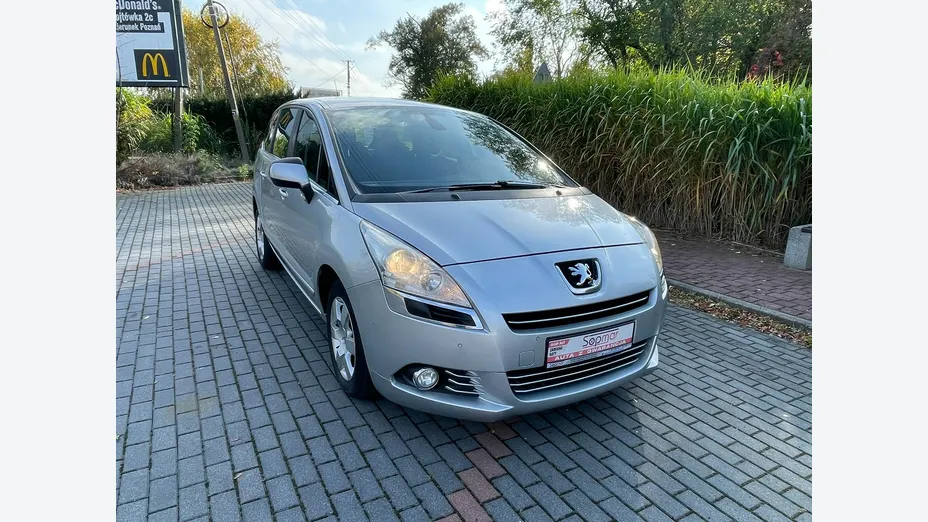 PEUGEOT 5008 -