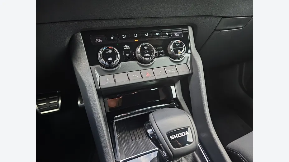 SKODA Karoq -
