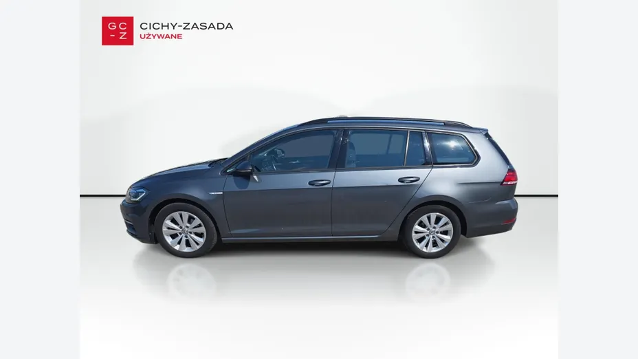 VOLKSWAGEN Golf -