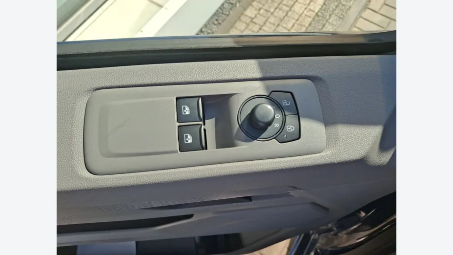VOLKSWAGEN Transporter Transporter Kombi TDI L2H1 M1 Nowy