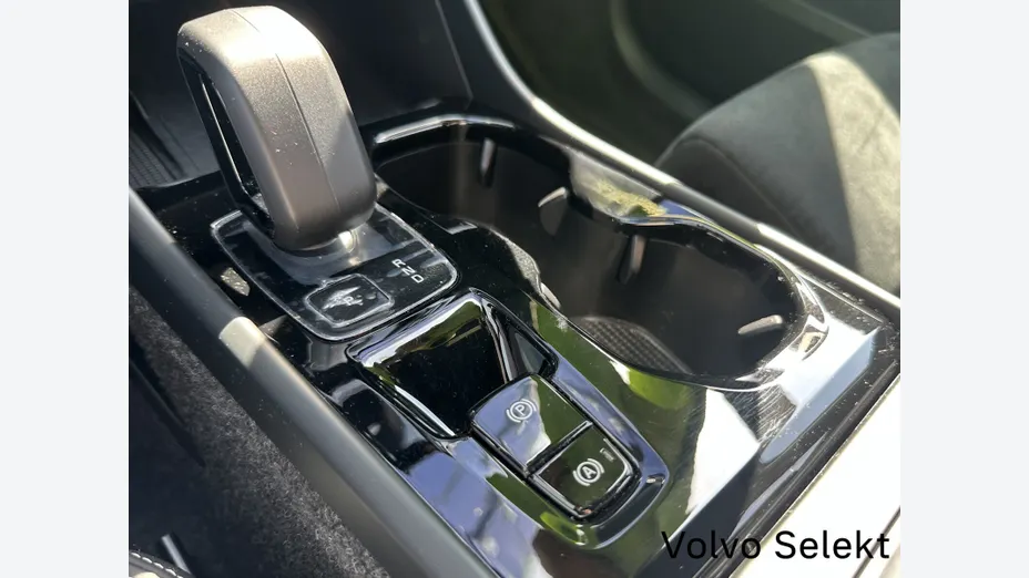 VOLVO XC40 XC40 B3 Plus Dark aut