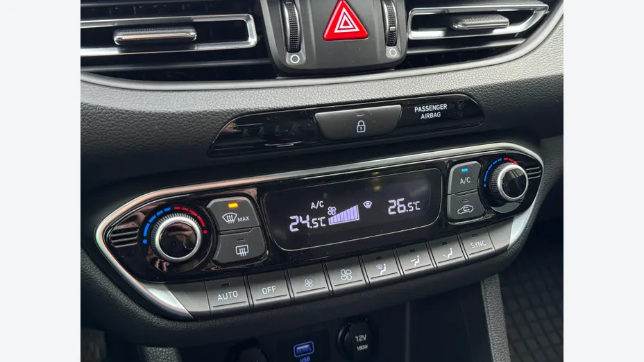 HYUNDAI i30 i30 1.0 T-GDI Smart DCT