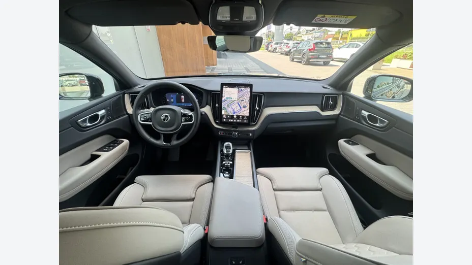 VOLVO XC60 XC60 B5 B AWD Plus Dark aut