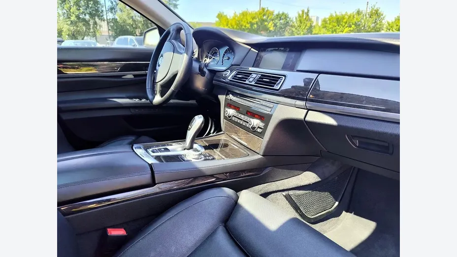 BMW Seria 7 750Li xDrive