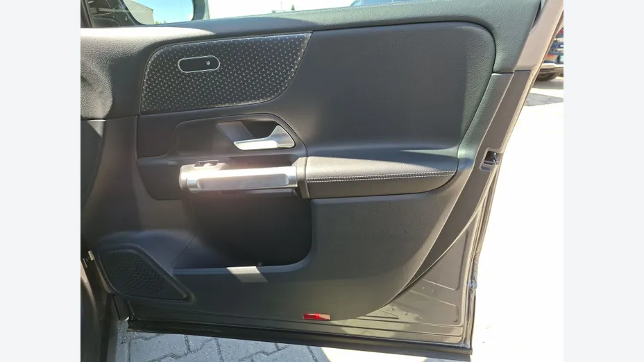 MERCEDES-BENZ GLB GLB 200 mHEV Progressive 7G-DCT