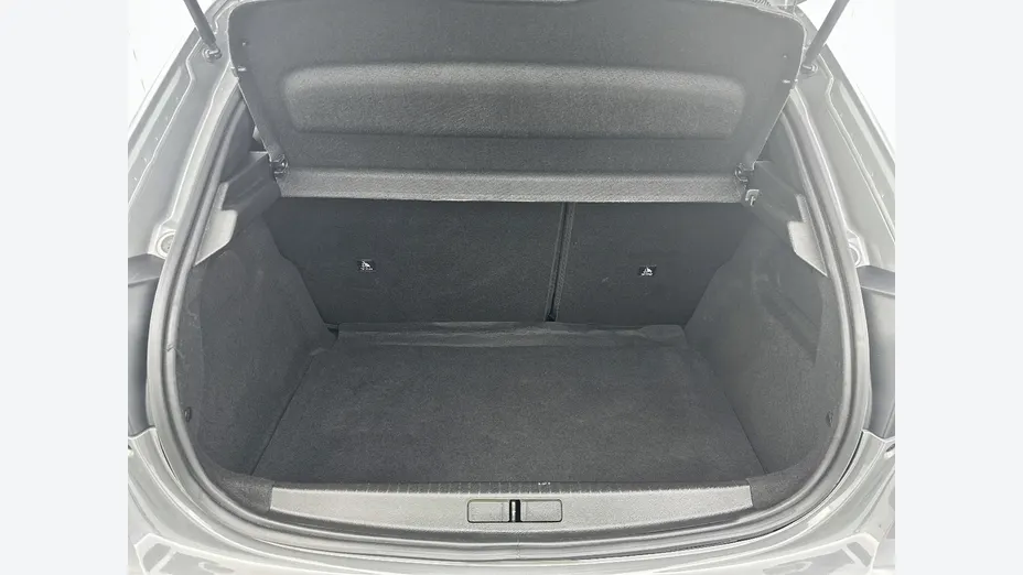PEUGEOT 208 -