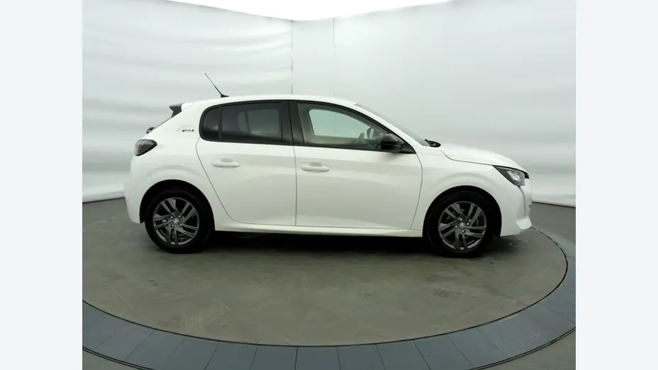PEUGEOT 208 -