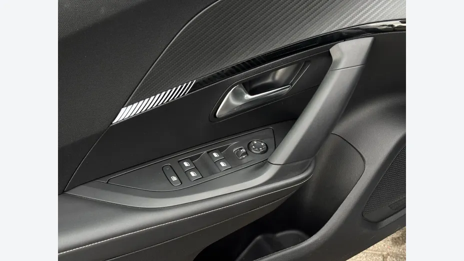 PEUGEOT 2008 2008 PureTech 130 Allure S&S EAT8