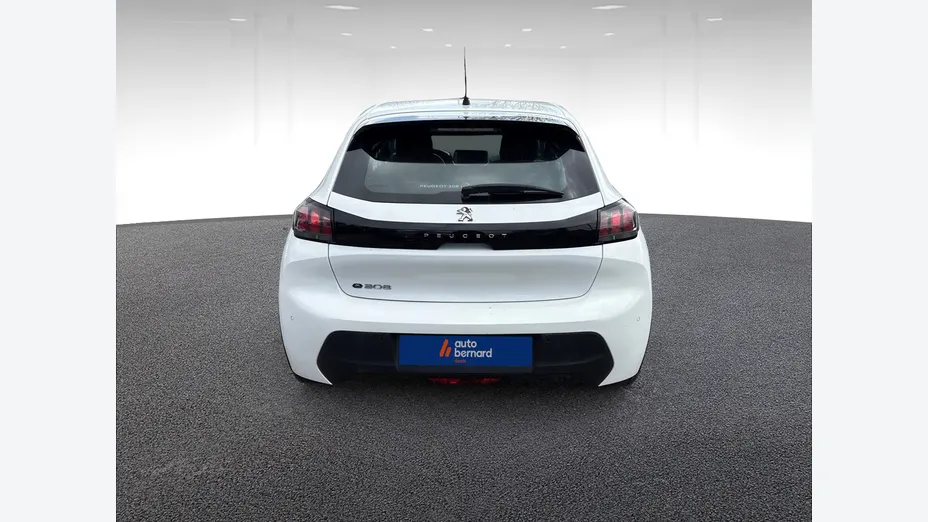 PEUGEOT 208 -