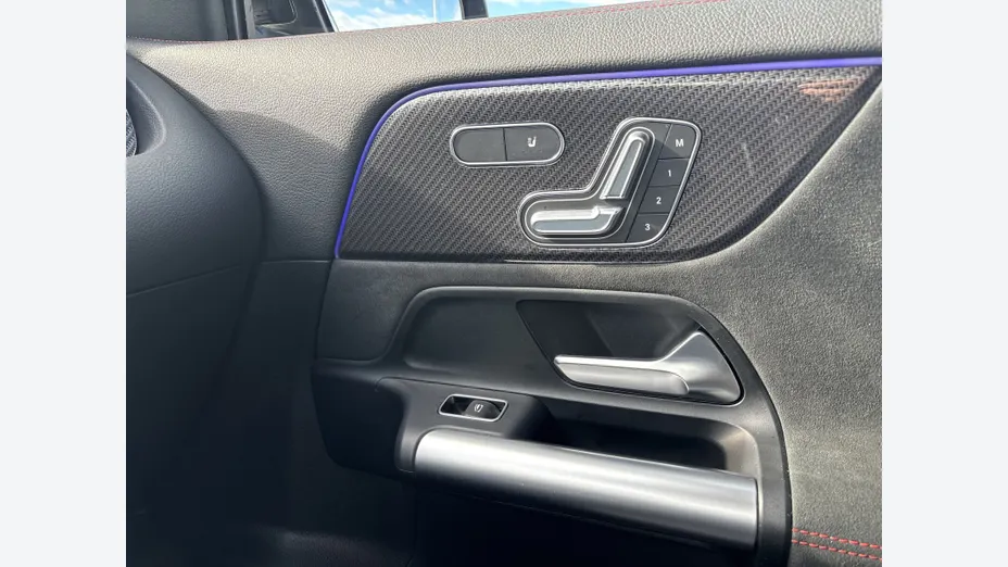 MERCEDES-BENZ GLA GLA 200 mHEV AMG Line 7G-DCT