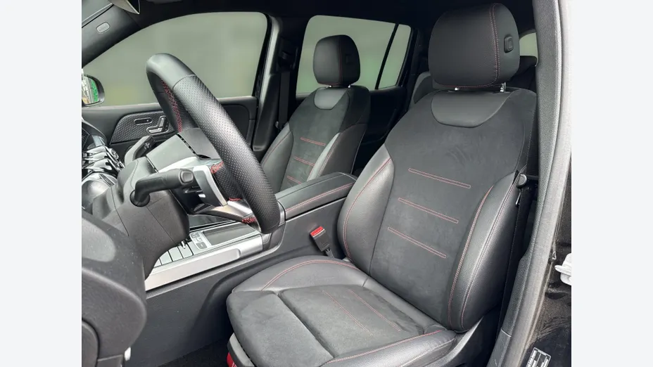 MERCEDES-BENZ GLB GLB 220 d 4-Matic AMG Line 8G-DCT