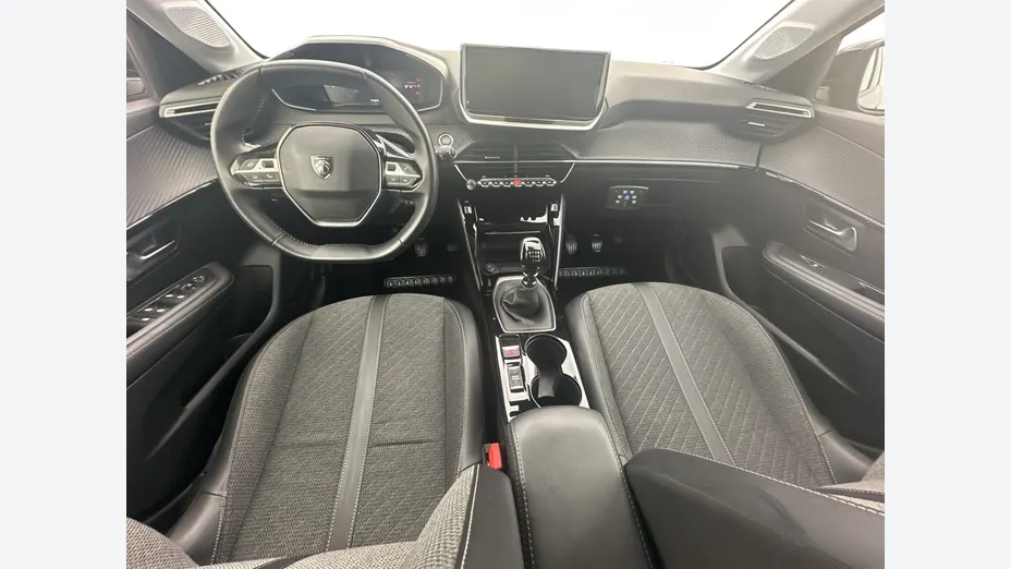 PEUGEOT 208 -