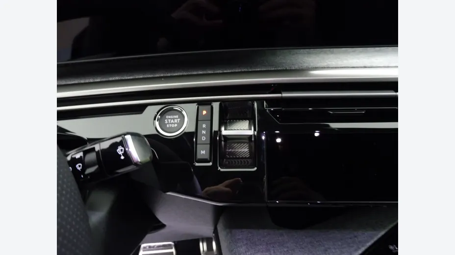 PEUGEOT 3008 -