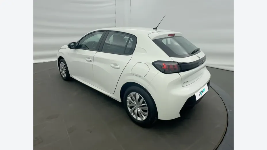 PEUGEOT 208 -