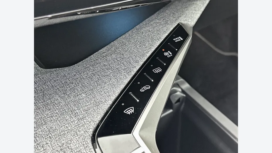 PEUGEOT 3008 -
