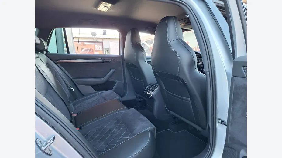SKODA Superb Superb 2.0 TDI SCR 4x4 Sportline DSG