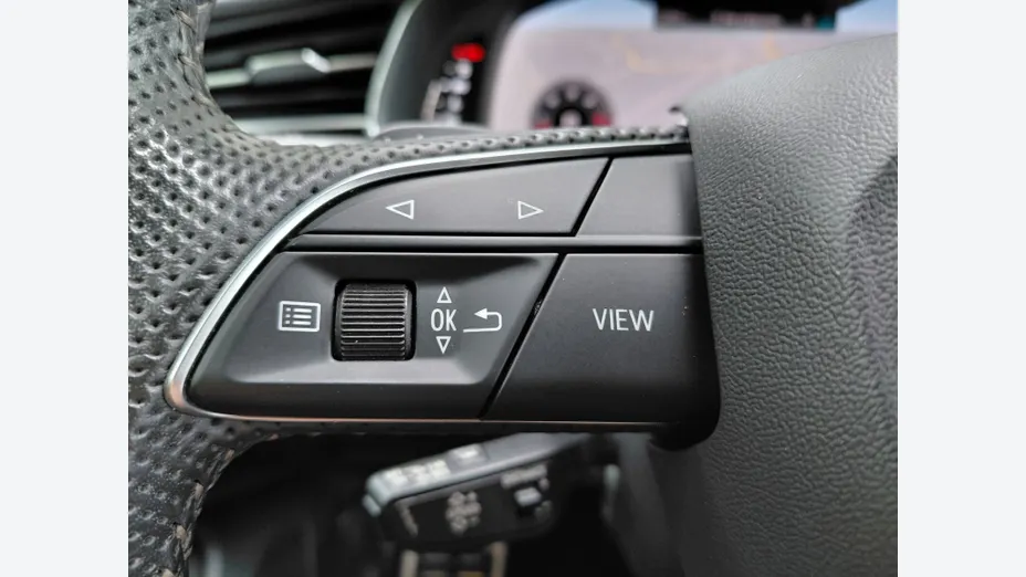 AUDI Q8 -