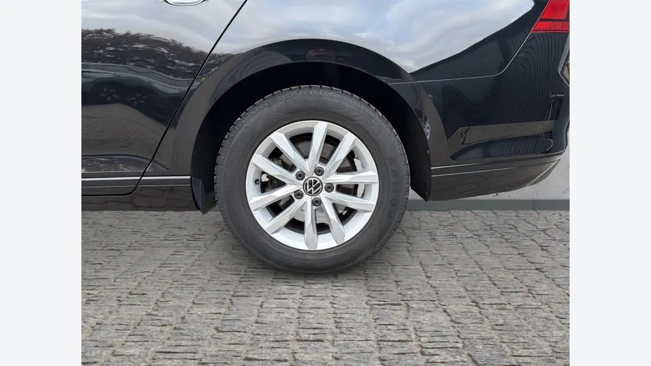 VOLKSWAGEN Passat -