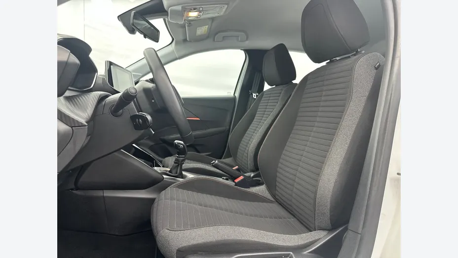 PEUGEOT 208 -