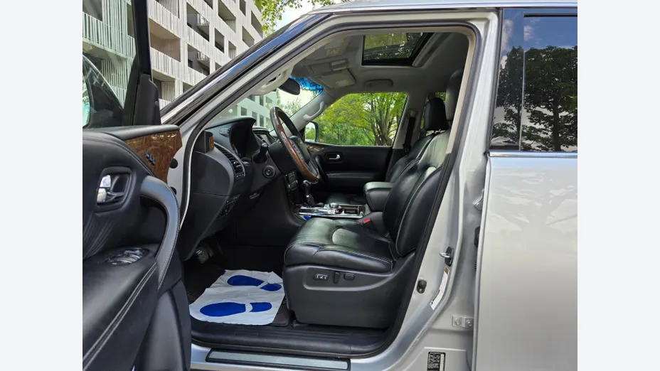 INFINITI QX80 -
