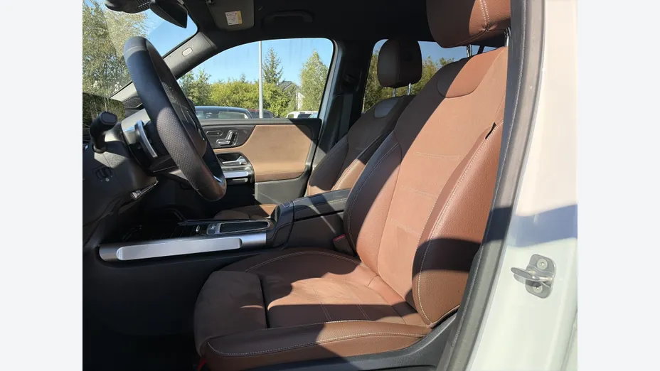 MERCEDES-BENZ GLB GLB 200 mHEV AMG Line 7G-DCT
