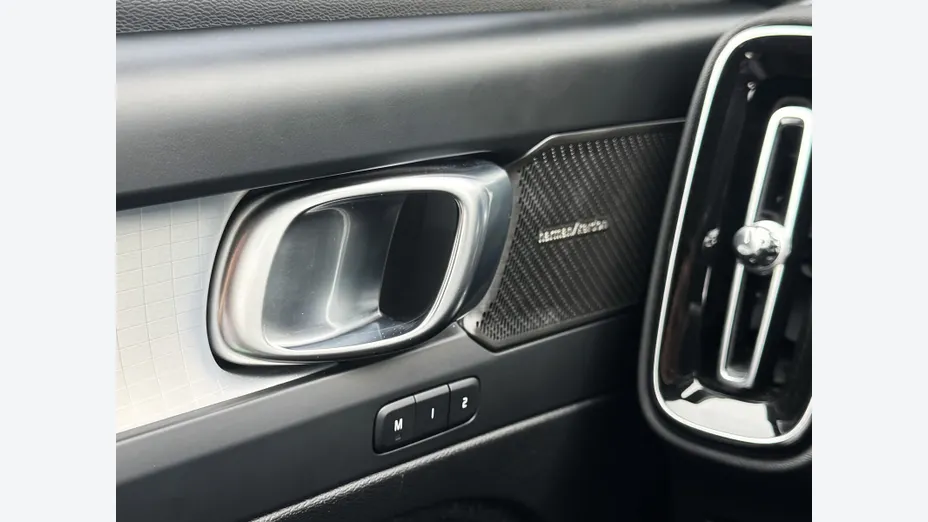 VOLVO XC40 XC40 B3 Plus Dark aut