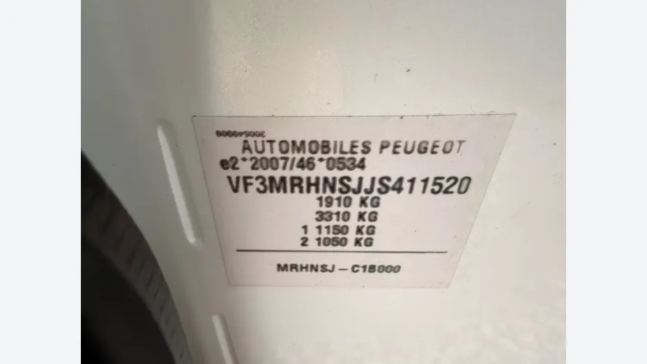 PEUGEOT 3008 -