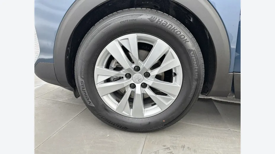 PEUGEOT 5008 -