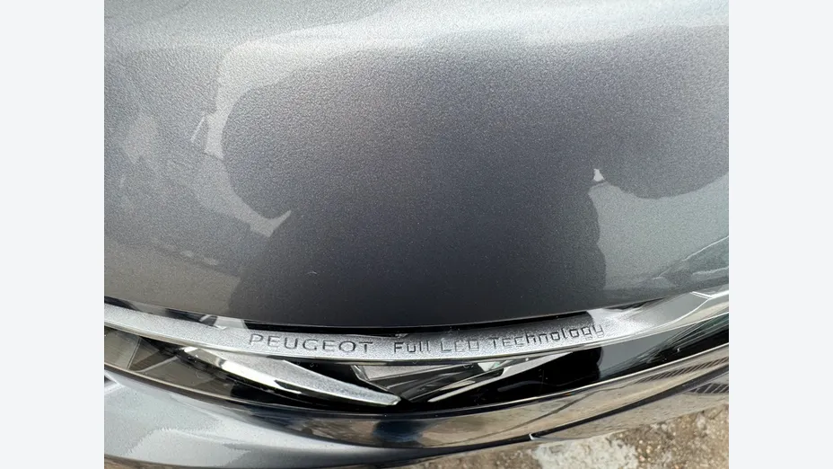 PEUGEOT 3008 -