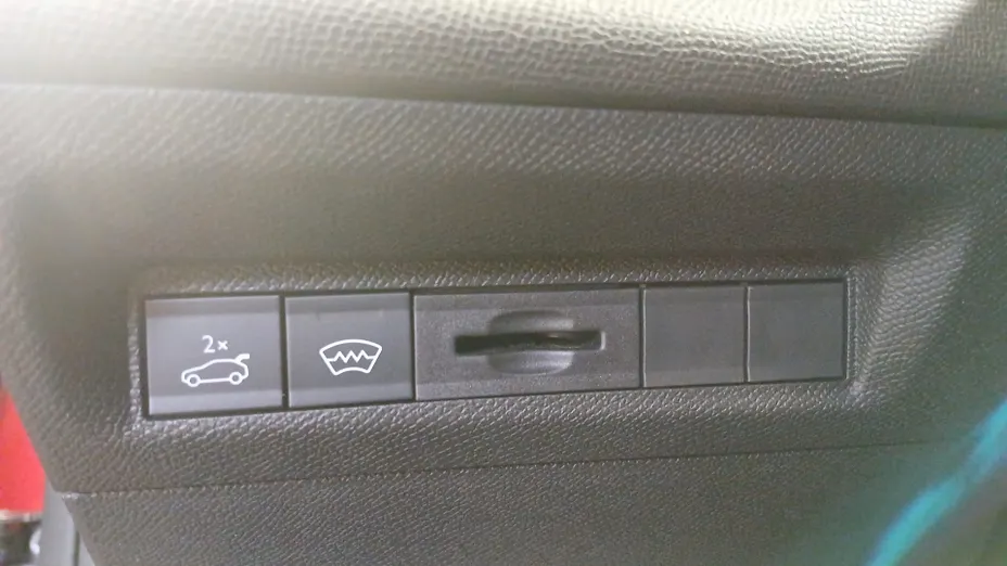 PEUGEOT 308 -