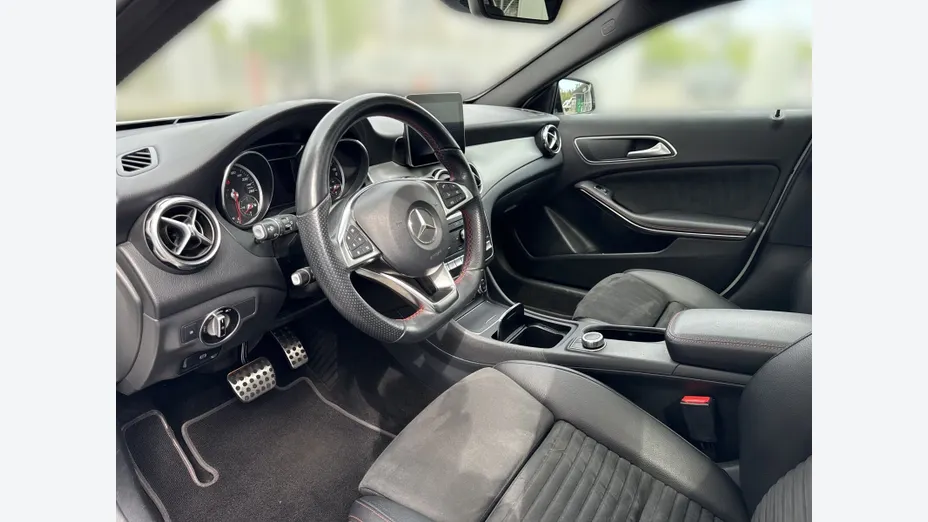 MERCEDES-BENZ GLA GLA 220 4-Matic AMG Line