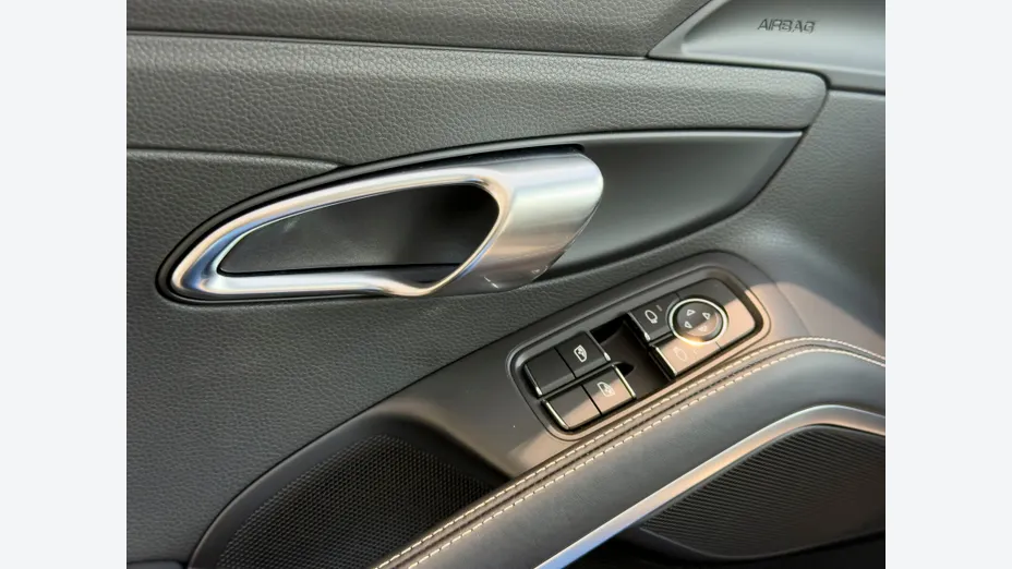 PORSCHE 718 -