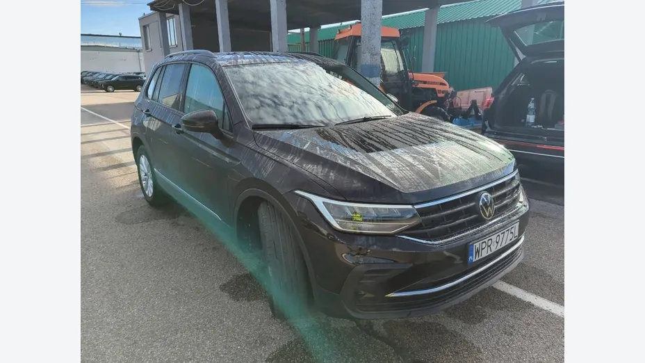 VOLKSWAGEN Tiguan -