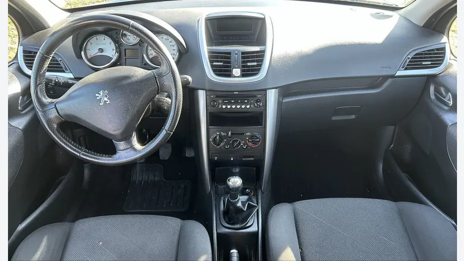 PEUGEOT 207 -