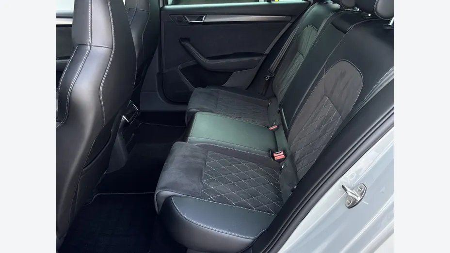 SKODA Superb Superb 2.0 TDI SCR Sportline DSG