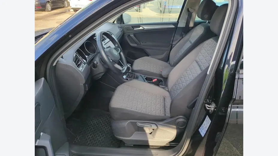 VOLKSWAGEN Tiguan -